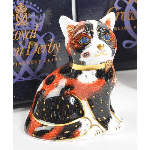 63 - Royal Crown Derby - A collection of five porcelain china Royal Crown Derby cat paperweights figurine... 