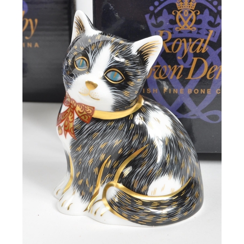 63 - Royal Crown Derby - A collection of five porcelain china Royal Crown Derby cat paperweights figurine... 