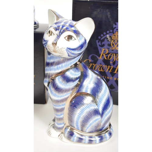 63 - Royal Crown Derby - A collection of five porcelain china Royal Crown Derby cat paperweights figurine... 