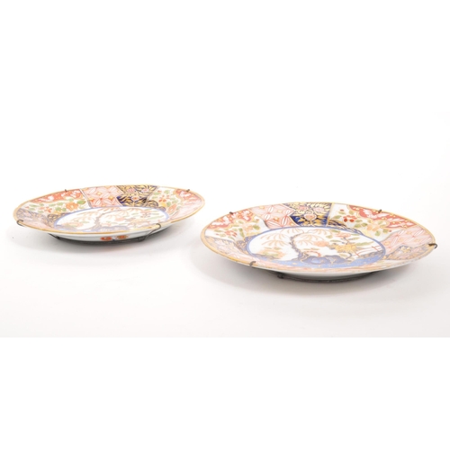 99 - Coalport - A pair of 19th century Coalport Monkey Tree Imari pattern decorative wall plates. Each ha... 