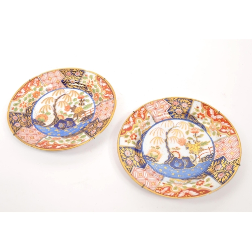 99 - Coalport - A pair of 19th century Coalport Monkey Tree Imari pattern decorative wall plates. Each ha... 