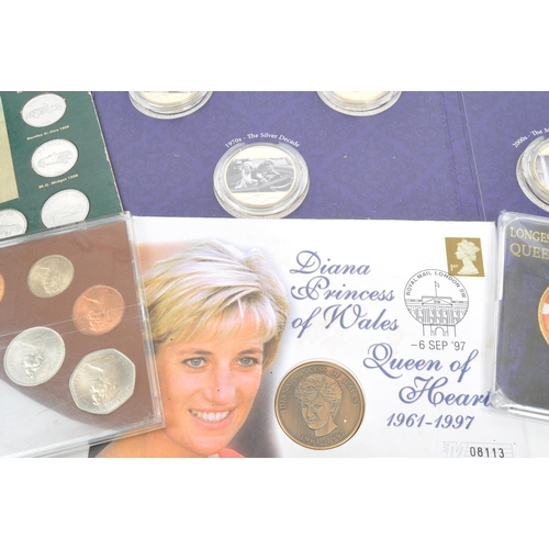 517 - A collection of 20th century British Commemorative and Uncirculated coin packs. The collection to in... 