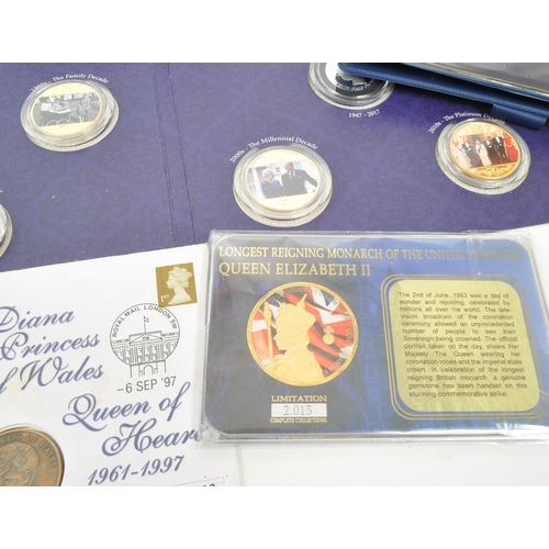 517 - A collection of 20th century British Commemorative and Uncirculated coin packs. The collection to in... 