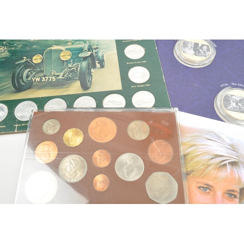 517 - A collection of 20th century British Commemorative and Uncirculated coin packs. The collection to in... 