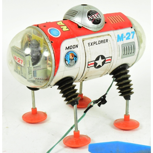 407 - Tinplate Toys - a vintage 1960s Japanese Yonezawa Moon Explorer M-27 robot. Featuring separate blue ... 