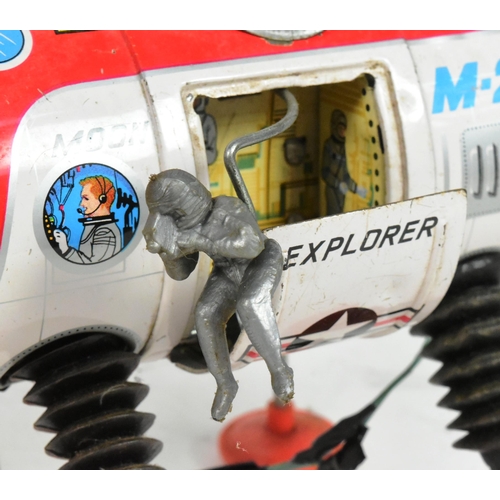 407 - Tinplate Toys - a vintage 1960s Japanese Yonezawa Moon Explorer M-27 robot. Featuring separate blue ... 