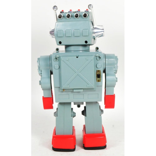 409 - Tinplate Toys - a vintage Japanese Masudaya Mechabot Screenman robot. Featuring flashing eyes, movin... 