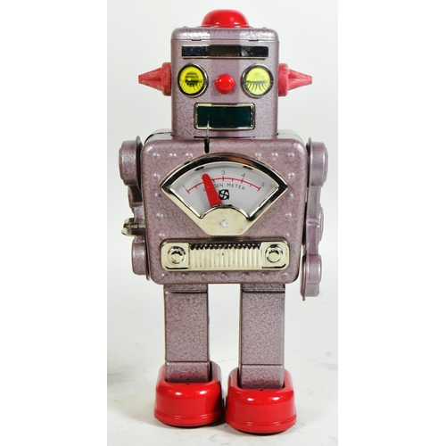 419 - Tinplate Toys - a vintage Japanese mechanical Winky Robot, No. 101. Tested, in excellent, working co... 