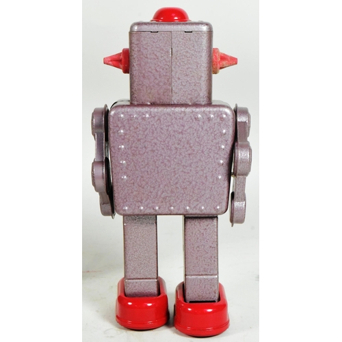 419 - Tinplate Toys - a vintage Japanese mechanical Winky Robot, No. 101. Tested, in excellent, working co... 