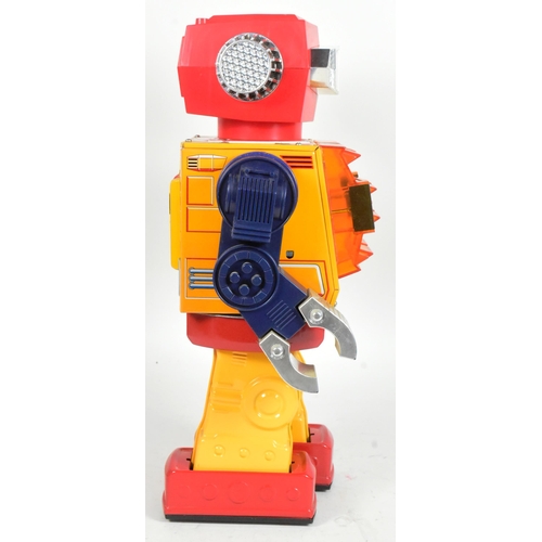 436 - Tinplate Toys - a vintage, battery operated, Japanese SH Rotate-O-Matic Super Giant Robot. With meta... 