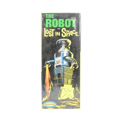 454 - Retro Toys - a vintage Polar Lights 'The Robot' from the classic Lost in Space. Housed and sealed wi... 