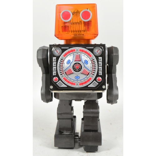 485 - Tinplate Toys - a vintage Japanese SH Horikawa battery operated Piston Robot, featuring see through ... 