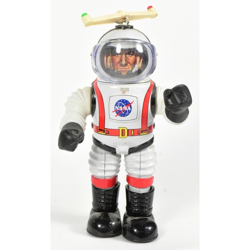 500 - Tinplate Toys - a vintage 1960s Japanese, Marx Toys, NASA astronaut robot. Featuring a tinplate body... 