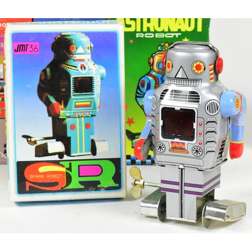 514 - Retro Toys - a collection of x13 wind-up robots from various makers, such as Saint John, Fantastic &... 