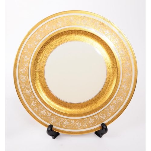 19 - Heinrich / Hutschenreuther - A collection three 20th century Bavarian porcelain gilt decorated plate... 