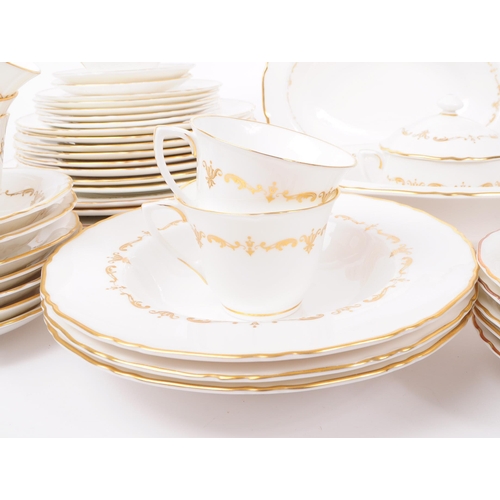 21 - Royal Worcester - Gold Chantilly - An extensive collection of Royal Worcester Gold Chantilly pattern... 