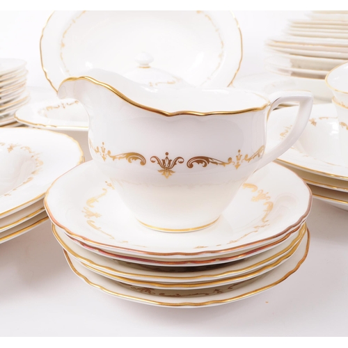 21 - Royal Worcester - Gold Chantilly - An extensive collection of Royal Worcester Gold Chantilly pattern... 