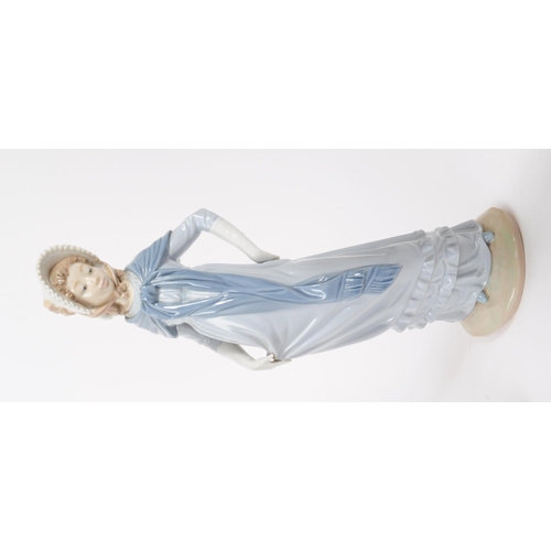 23 - Nao / Lladro—A collection of vintage 20th-century Spanish porcelain figures/statues. All depict fema... 