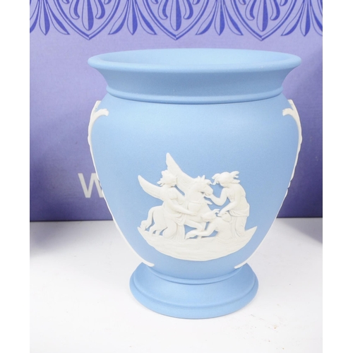 39 - Wedgwood - Jasperware - Large collection of porcelain / tableware pieces. To include light blue came... 