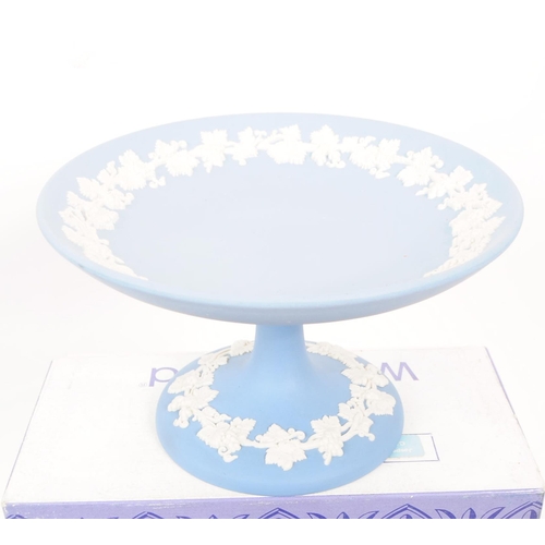 39 - Wedgwood - Jasperware - Large collection of porcelain / tableware pieces. To include light blue came... 