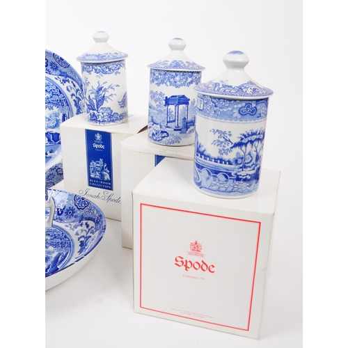 40 - Spode - Italian & Girl In Well - A collection of contemporary blue and white ceramic tea / dinne... 