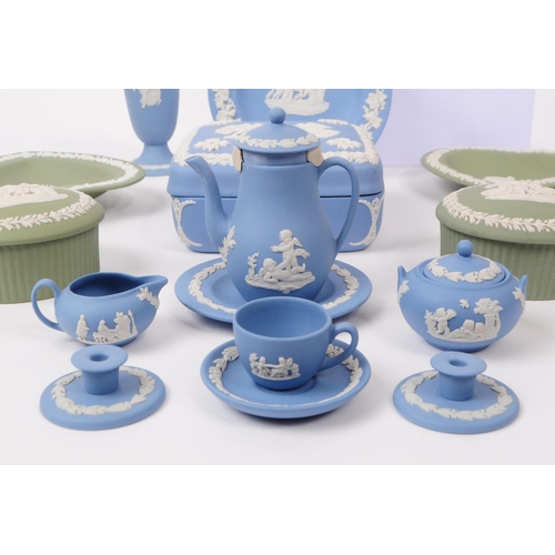 50 - Wedgwood - Jasperware - A collection of vintage 20th century porcelain tableware. To include royal b... 