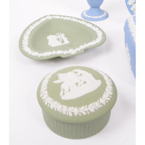 50 - Wedgwood - Jasperware - A collection of vintage 20th century porcelain tableware. To include royal b... 