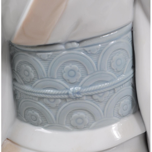 90 - LLadro, Spain - A large hand painted fine bone china porcelain figure of kneeling geisha. The figure... 