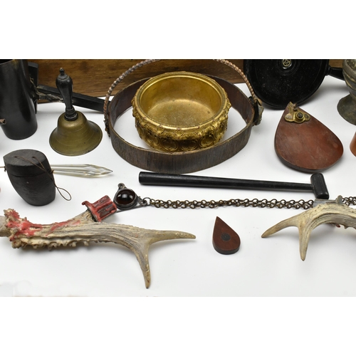 37 - Occultism / Witchcraft kit. An early 20th century manner composed occult / witchcraft kit. The kit c... 