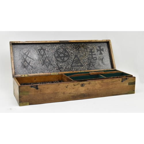 37 - Occultism / Witchcraft kit. An early 20th century manner composed occult / witchcraft kit. The kit c... 