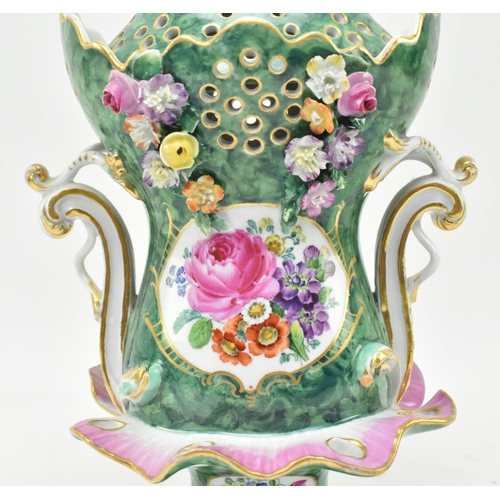 38 - An early 19th century Regency porcelain lidded frill vase & cover. The vase of green ground, dom... 