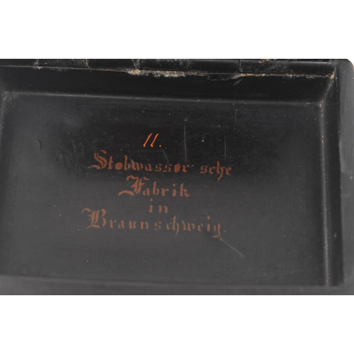 91 - A mid 19th century continental Stobwasser papier mache hand painted snuff box. The hinged lid snuff ... 