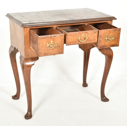 399 - A George III 18th century walnut low boy writing table desk. The desk having a rectangular chamfered... 