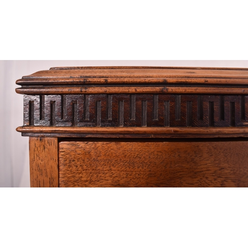 418 - Waring & Gillows, London - A solid mahogany straight fronted bachelor's chest of drawers. The ch... 