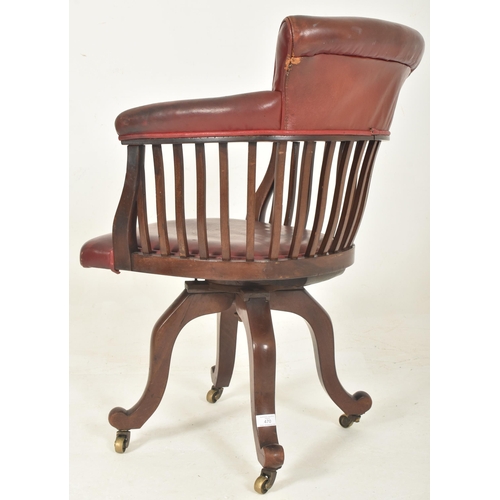 470 - A Victorian 19th century mahogany & leather spindle back captain's swivel chair. The chair havin... 