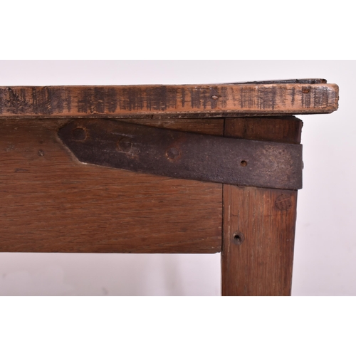 542 - A George III 18th century naive simple Welsh solid oak low side occasional lowboy table. The table h... 