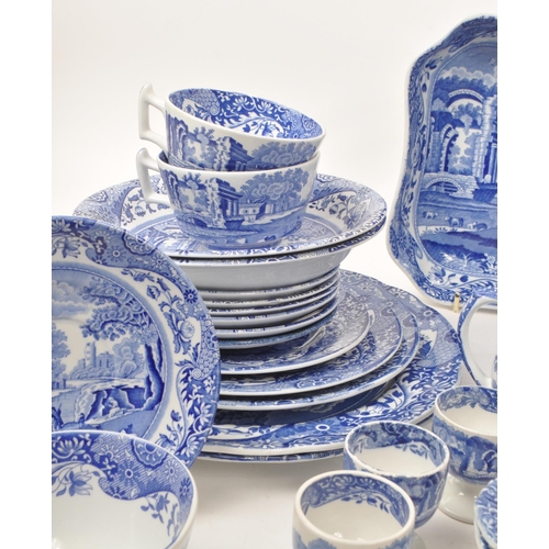 107 - Copeland - Spode's Italian - A collection of 20th-century ceramic dinner services, to include: dinne... 