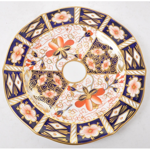 138 - Royal Crown Derby - A collection of five 20th century bone china, imari style plates, featuring blue... 