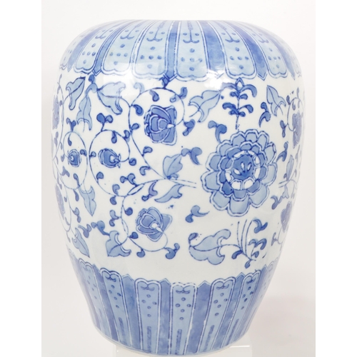 141 - A collection of five 20th-century Chinese porcelain/pottery pieces, each with a blue and white flora... 