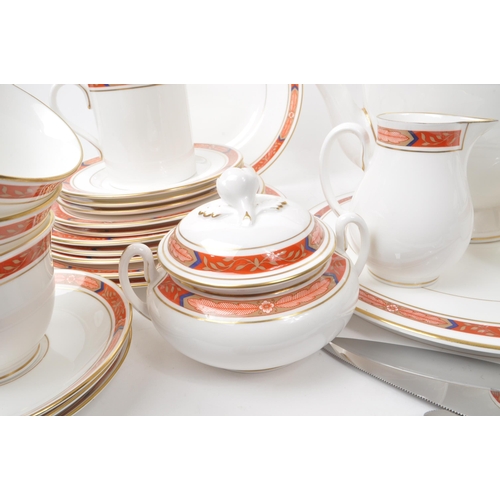 143 - Royal Worcester - Beaufort - 1981 fine bone china tea and dinner service pieces, including a teapot,... 