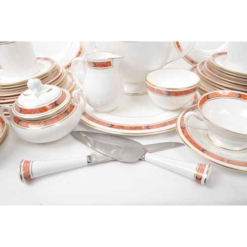 143 - Royal Worcester - Beaufort - 1981 fine bone china tea and dinner service pieces, including a teapot,... 