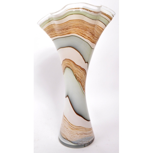 186 - A vintage 20th-century flared art deco-style vase, with a grey, blue, and brown sedimentary rock sty... 