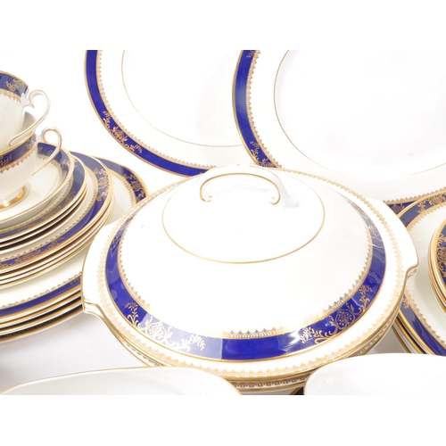 189 - Royal Grafton - Viceory - A collection of late 20th-century bone china dinner service pieces, includ... 