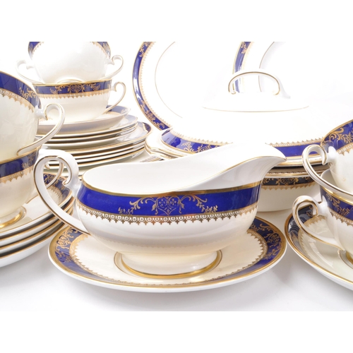 189 - Royal Grafton - Viceory - A collection of late 20th-century bone china dinner service pieces, includ... 