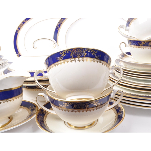 189 - Royal Grafton - Viceory - A collection of late 20th-century bone china dinner service pieces, includ... 