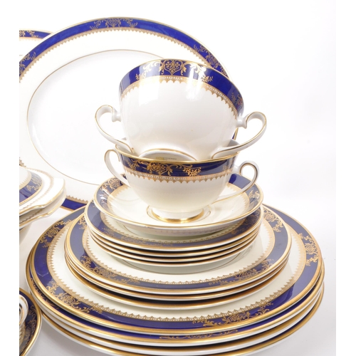 189 - Royal Grafton - Viceory - A collection of late 20th-century bone china dinner service pieces, includ... 