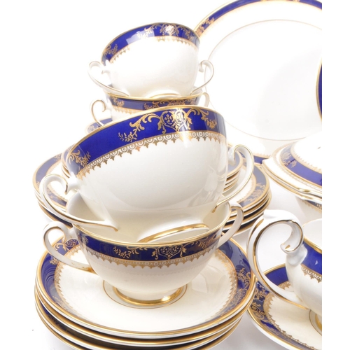 189 - Royal Grafton - Viceory - A collection of late 20th-century bone china dinner service pieces, includ... 