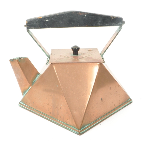 207 - A vintage 1920's art deco style copper kettle. Featuring an angular, triangular form, a square lid a... 