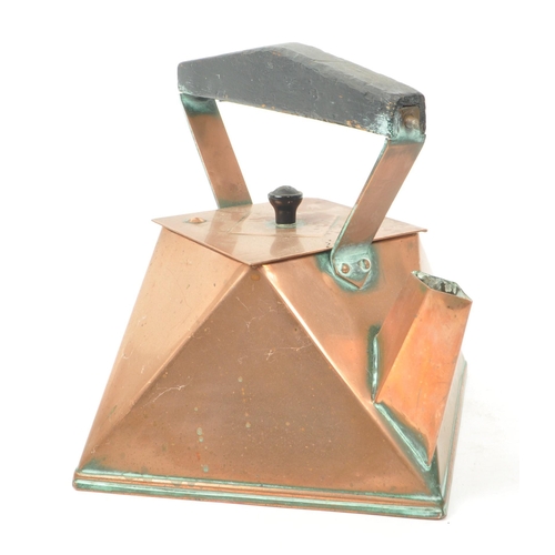 207 - A vintage 1920's art deco style copper kettle. Featuring an angular, triangular form, a square lid a... 