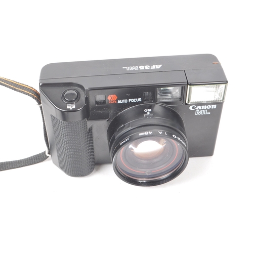 261 - A vintage 1980s Canon AF35ML 35mm compact point-and-shoot camera. Including lens cap and camera case... 